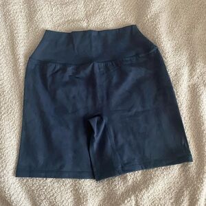 Alphalete Alphalux Wonder shorts in Whale Blue size Small